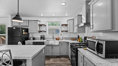Seller is offering a 1 year home warranty with accepted offer - photo 5