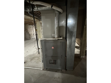 THIS COMMERCIAL BUILDING IS PERFECT FOR A BUSINESS LOOKING TO - photo 32