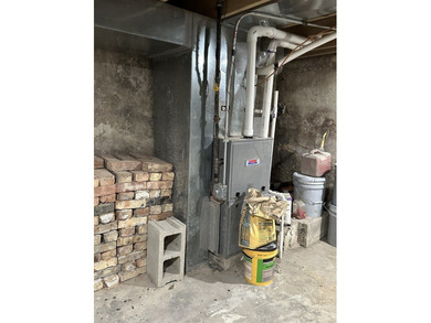 THIS COMMERCIAL BUILDING IS PERFECT FOR A BUSINESS LOOKING TO - photo 33