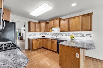 Condo living at its finest! This spacious 2-bedroom, 3.5-bath - photo 7