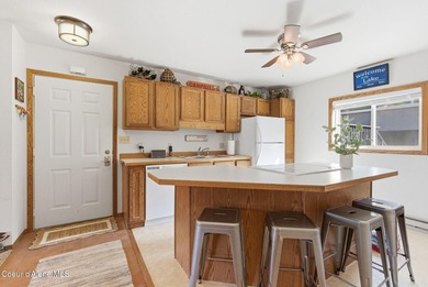 Welcome to one of Priest Lake's most desirable locations -- - photo 4