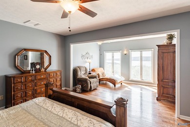 Wake up to million-dollar Lake Guntersville views every single - photo 31