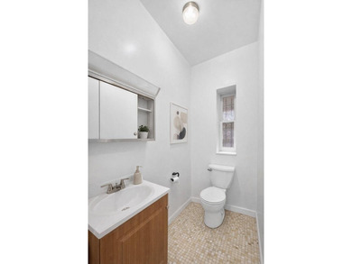 598 Pacific Street offers a fully vacant mixed use townhouse - photo 13