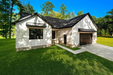 Houghton Lake Home For Sale in Prudenville Michigan