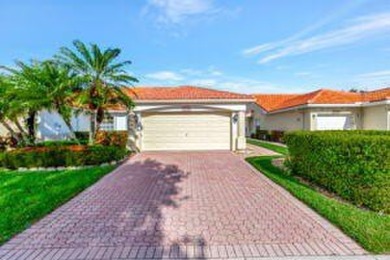 Lake Townhome/Townhouse For Sale in Delray Beach, Florida