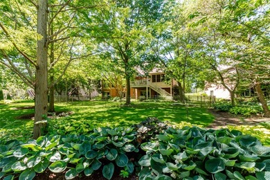 Exceptional Bob Rhoads custom 4-bedroom, 3 bath brick ranch with - photo 2
