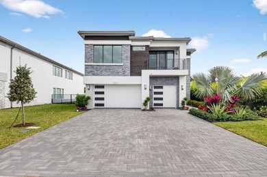 (private lake, pond, coastal) Home For Sale in Boca Raton Florida