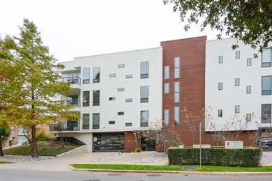 Turn-key condominium in a prime North Dallas location near