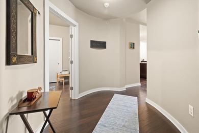 Turn-key condominium in a prime North Dallas location near