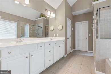 Welcome to this spacious 6-bedroom, 4 full bathroom home - photo 25