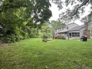 Short sale, needs all, cash sale. Large colonial at the end of a - photo 2