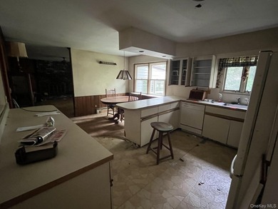 Short sale, needs all, cash sale. Large colonial at the end of a - photo 5