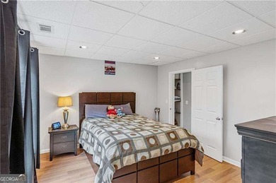 Welcome to this spacious 6-bedroom, 4 full bathroom home - photo 36