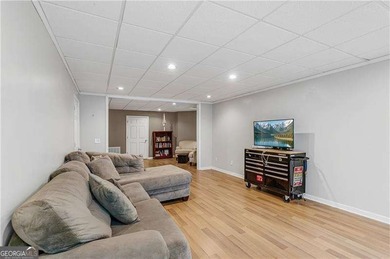 Welcome to this spacious 6-bedroom, 4 full bathroom home - photo 38