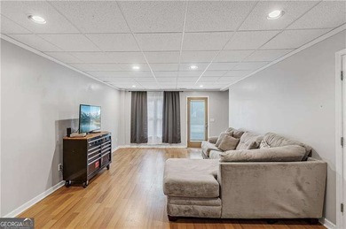 Welcome to this spacious 6-bedroom, 4 full bathroom home - photo 40