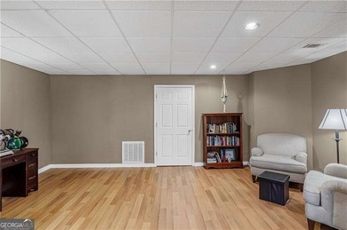 Welcome to this spacious 6-bedroom, 4 full bathroom home - photo 41