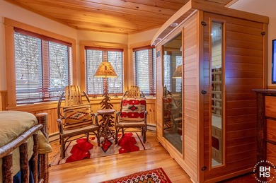 The idyllic and quintessential Adirondack Cottage that everyone - photo 15