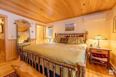 The idyllic and quintessential Adirondack Cottage that everyone - photo 16