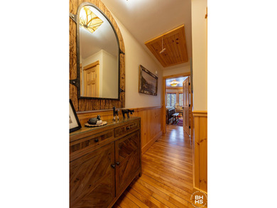 The idyllic and quintessential Adirondack Cottage that everyone - photo 18