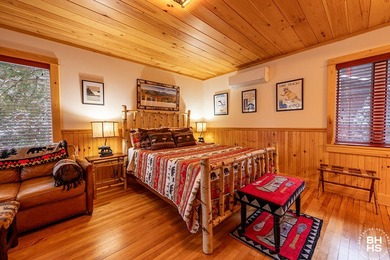 The idyllic and quintessential Adirondack Cottage that everyone - photo 19