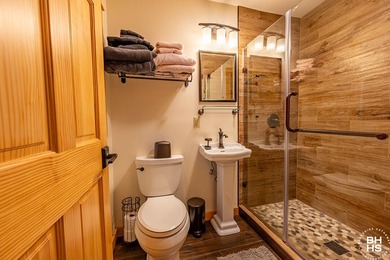 The idyllic and quintessential Adirondack Cottage that everyone - photo 22