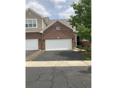 Lake Townhome/Townhouse For Sale in Aurora, Illinois