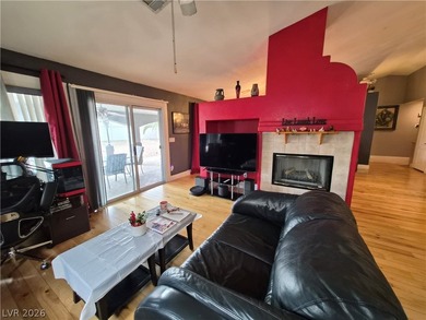 SUPER CLEAN BEAUTIFUL 1-STORY MODERN STYLE HOME WITH 3 CAR