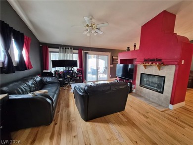 SUPER CLEAN BEAUTIFUL 1-STORY MODERN STYLE HOME WITH 3 CAR