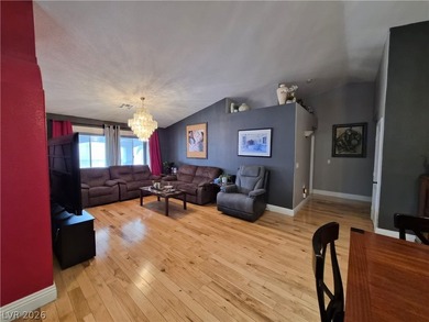 SUPER CLEAN BEAUTIFUL 1-STORY MODERN STYLE HOME WITH 3 CAR