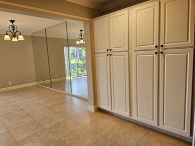 Beautiful, clean, bright corner townhome unit. Move in ready! - photo 12