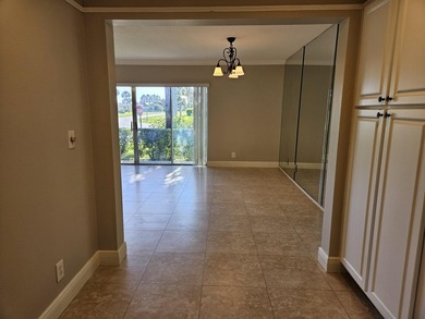 Beautiful, clean, bright corner townhome unit. Move in ready! - photo 13