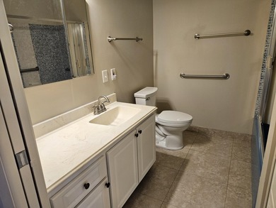 Beautiful, clean, bright corner townhome unit. Move in ready! - photo 18