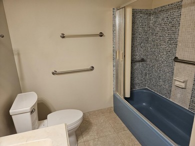 Beautiful, clean, bright corner townhome unit. Move in ready! - photo 19