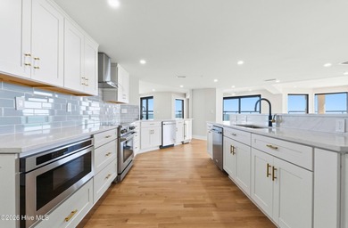 Spanning nearly 9,000 square feet across the 14th and 15th - photo 20