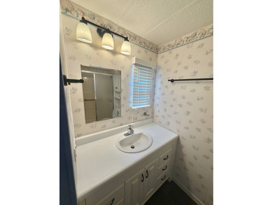 Welcome to this beautifully maintained 1,104 square foot - photo 20
