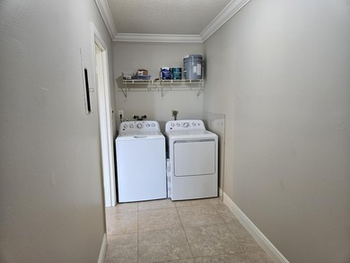 Beautiful, clean, bright corner townhome unit. Move in ready! - photo 20