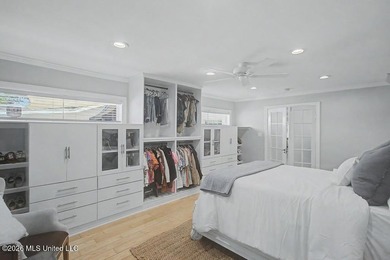 Private Resort-Style Retreat on just under an acre | Pool | - photo 22