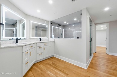 Spanning nearly 9,000 square feet across the 14th and 15th - photo 23