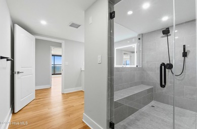 Spanning nearly 9,000 square feet across the 14th and 15th - photo 24