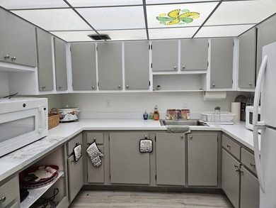 Beautiful, clean, bright corner townhome unit. Move in ready! - photo 25