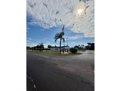 Welcome to this beautifully maintained 1,104 square foot - photo 26
