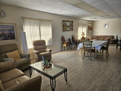 Beautiful, clean, bright corner townhome unit. Move in ready! - photo 26