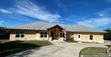 Lake Home For Sale in Pipe Creek, Texas