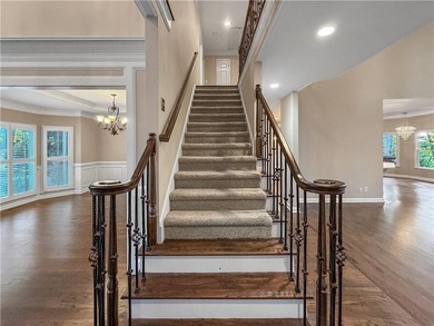 Welcome to this beautifully updated 6-bedroom, 4-bathroom home - photo 15