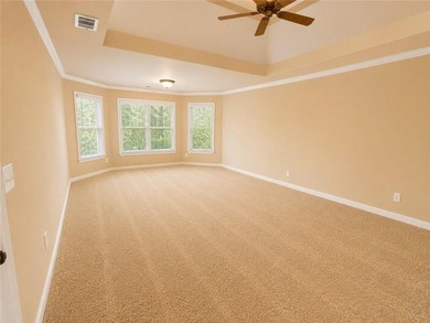 Welcome to this beautifully updated 6-bedroom, 4-bathroom home - photo 18