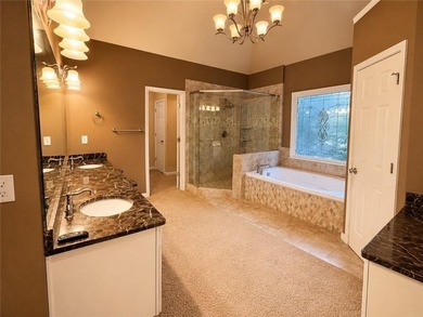Welcome to this beautifully updated 6-bedroom, 4-bathroom home - photo 21