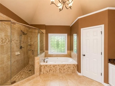Welcome to this beautifully updated 6-bedroom, 4-bathroom home - photo 22