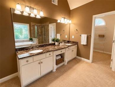 Welcome to this beautifully updated 6-bedroom, 4-bathroom home - photo 23