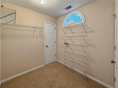 Welcome to this beautifully updated 6-bedroom, 4-bathroom home - photo 24