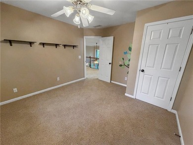Welcome to this beautifully updated 6-bedroom, 4-bathroom home - photo 26